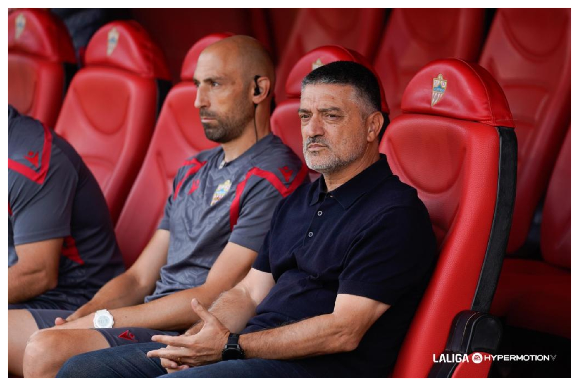 García Pimienta junto a su segundo Marc Cabestany antes del partido con el Leganés LALIGA