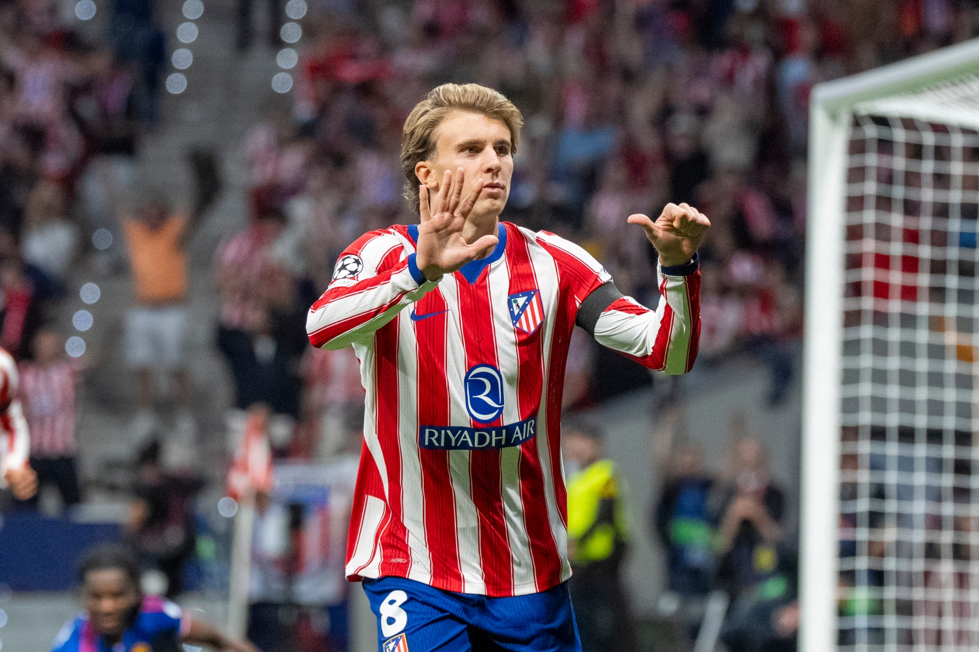 BARRIOS CELEBRA INDICANDO EL 6 DE KOKE.