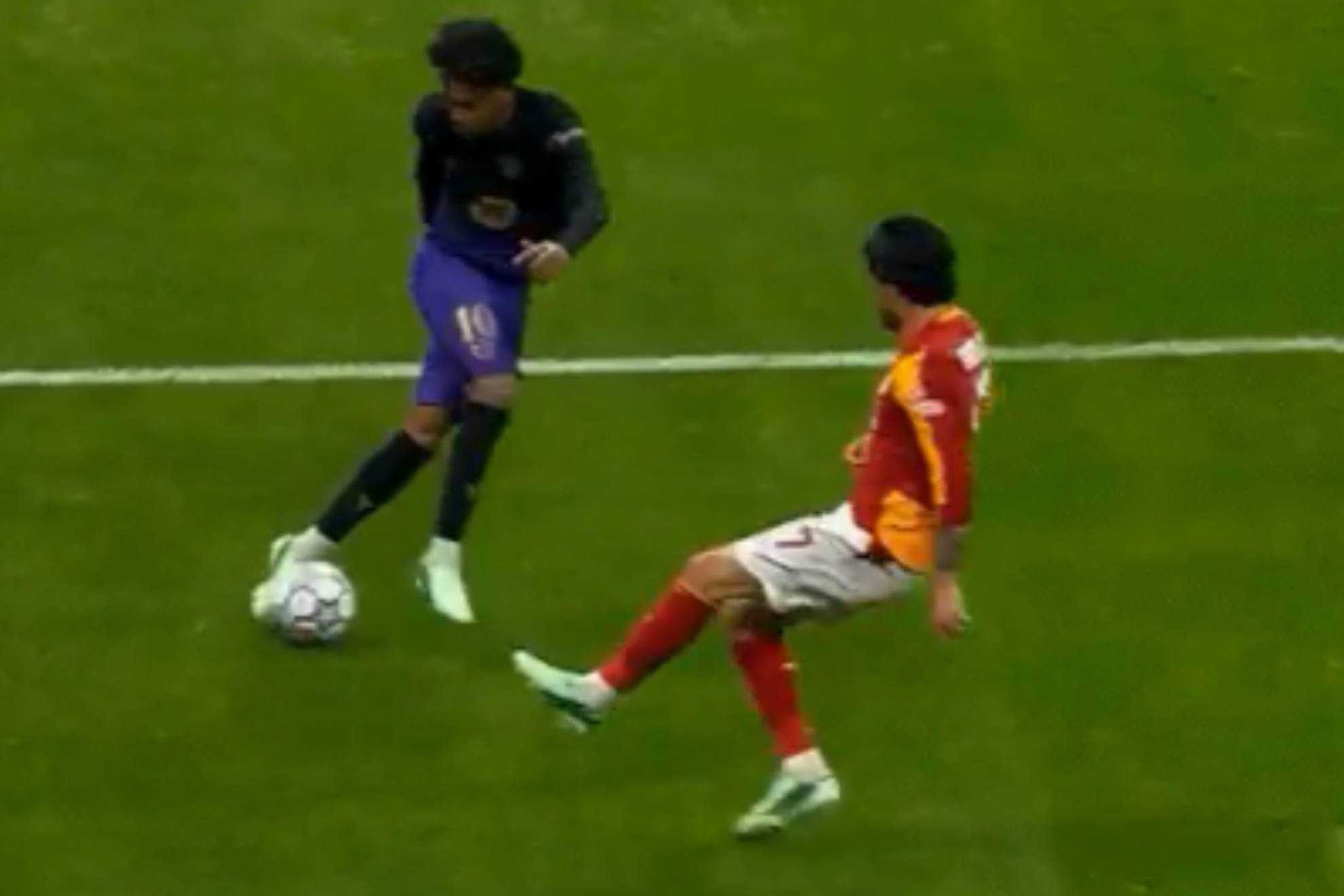 Lamine Yamal explica su regate que está dando la vuelta al mundo: "Lo llamaría la casi rabona"