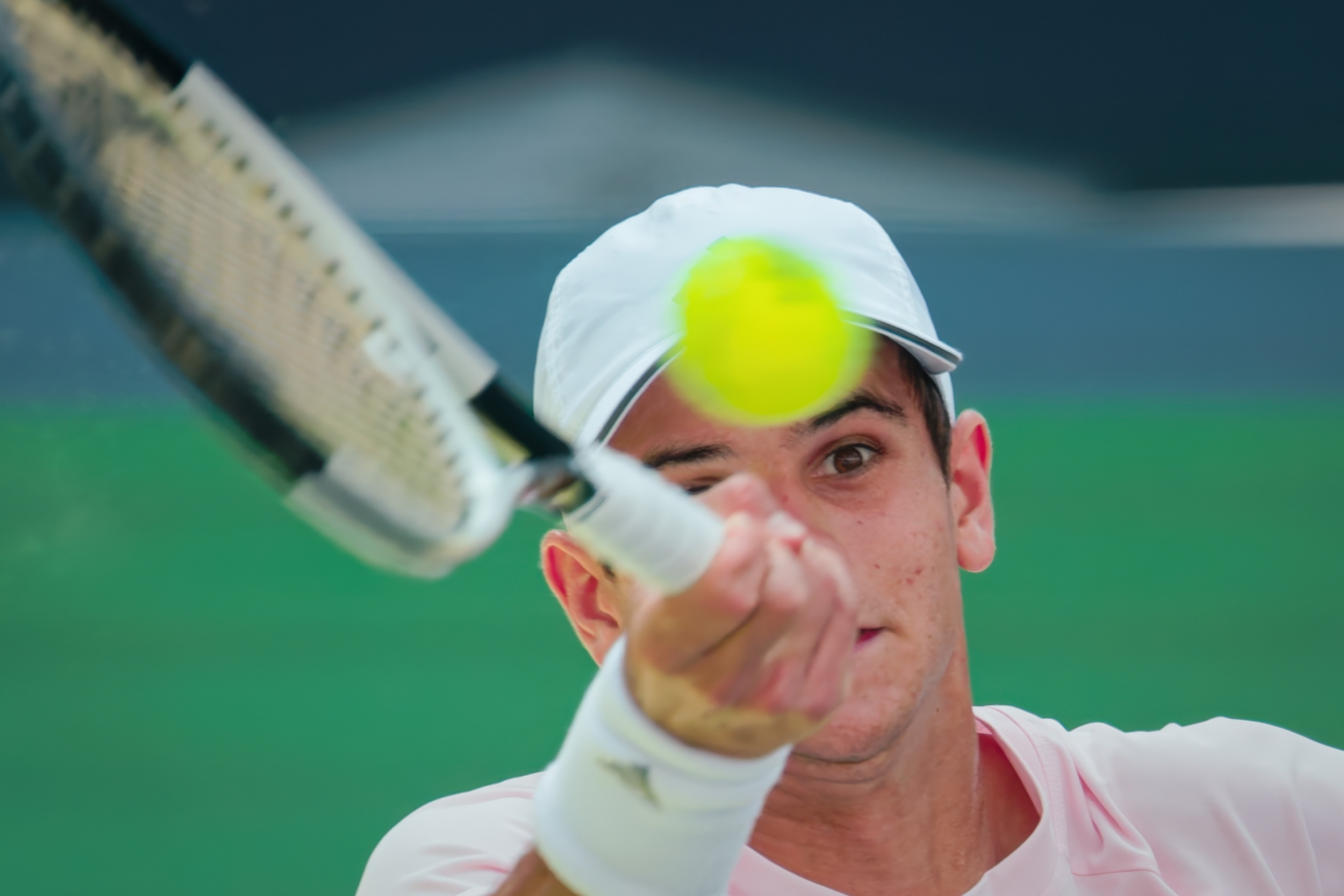Jódar mira fijamente la pelota. EFE
