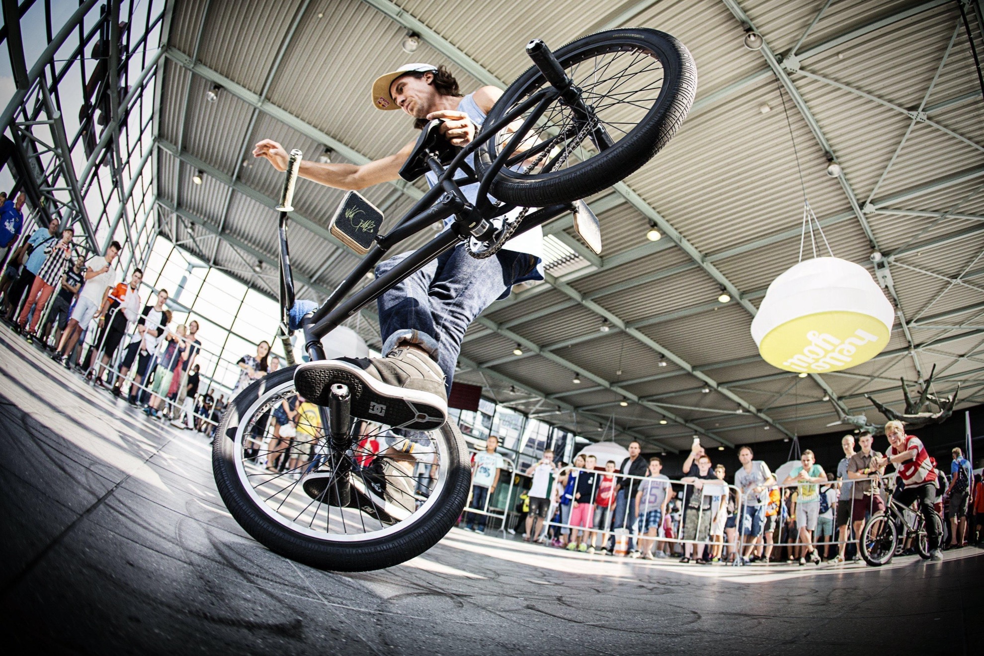 Viki Gómez alerta de los problemas económicos que atraviesa la industria del BMX. Red Bull Content Pool