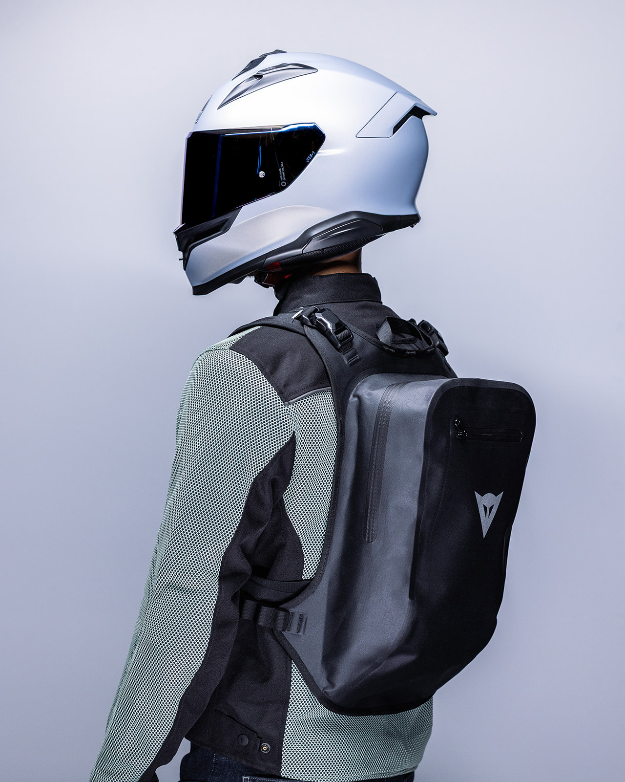 La mochila, con el airbag.