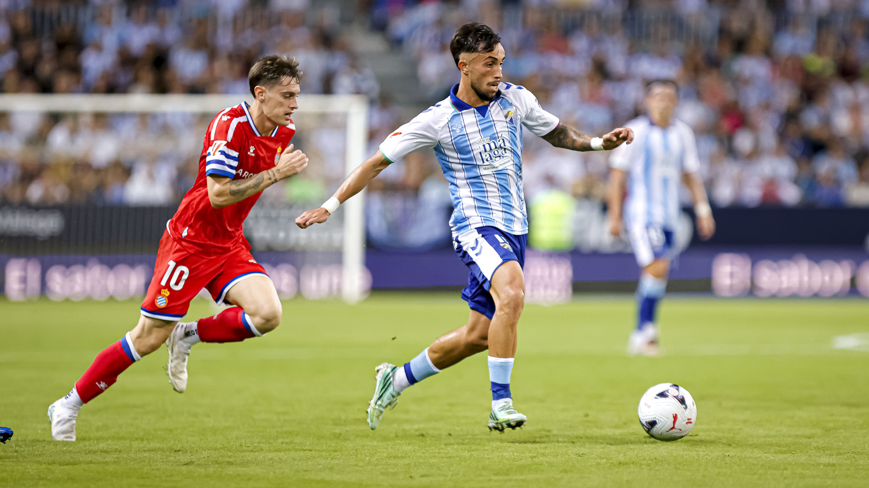 Pol Lozano persiguiendo a Larrubia