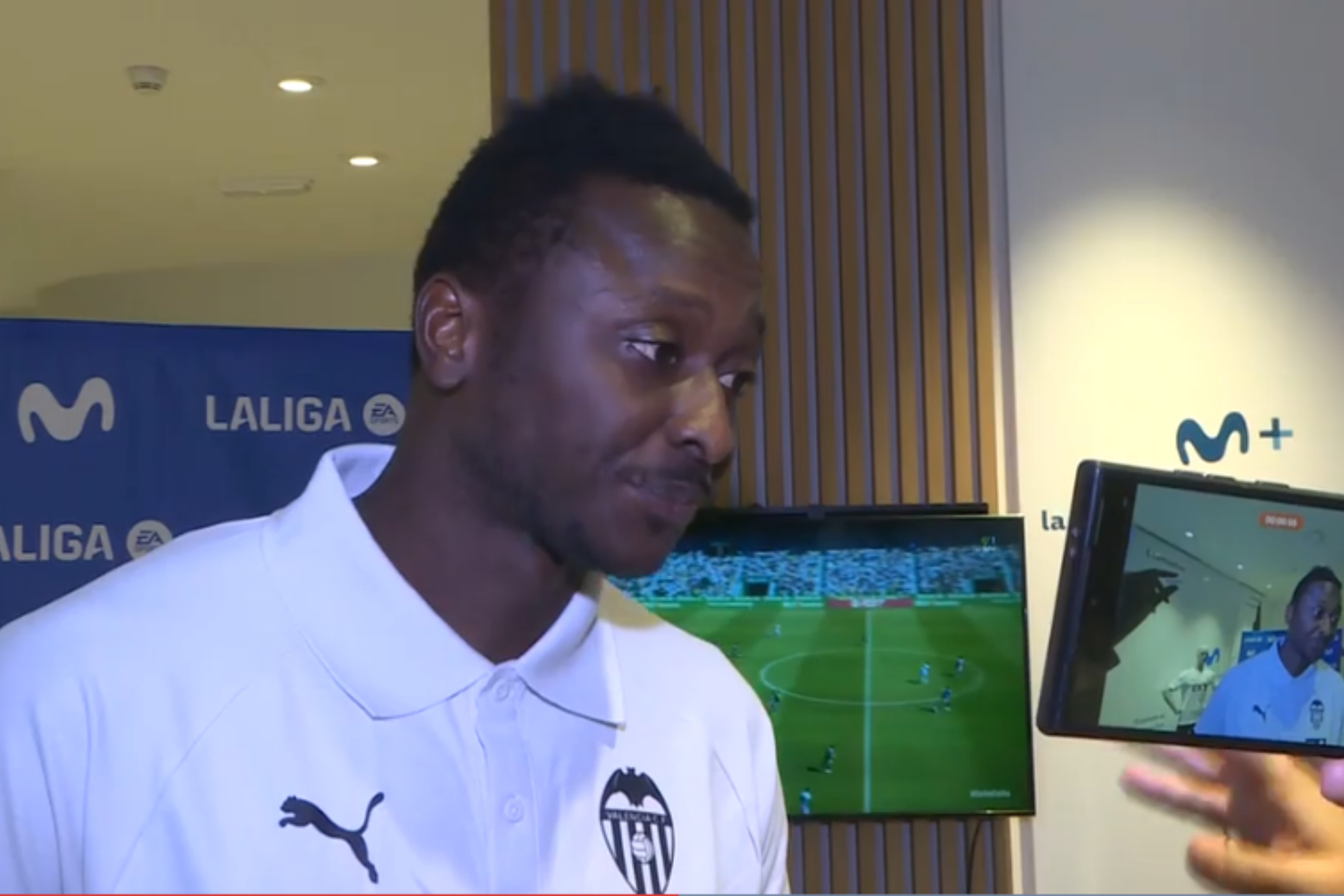 Umar Sadiq, atiende a los medios. À PUNT
