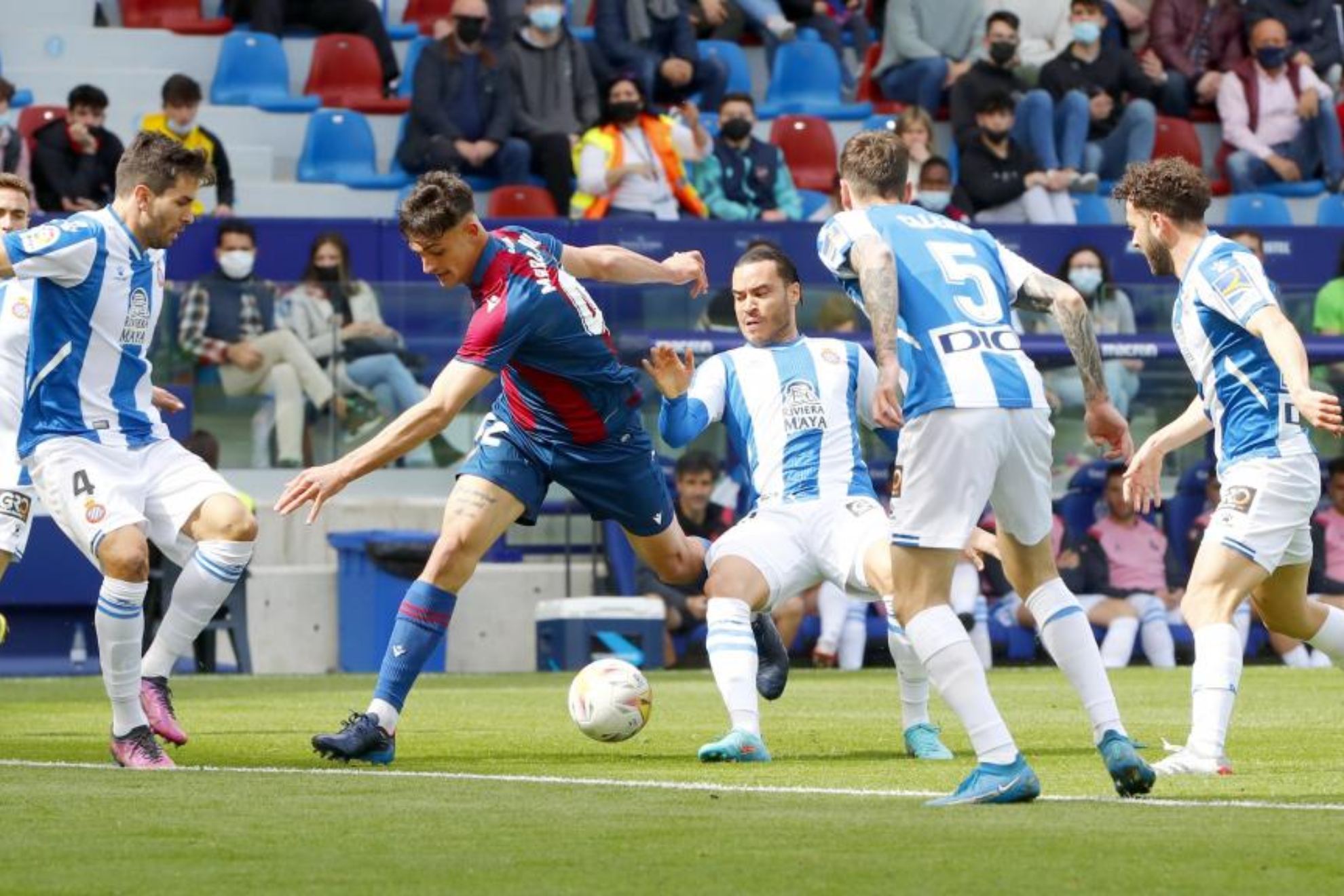Pubill, con el Levante visitando al Espanyol.