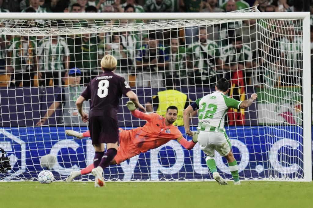 Isco, en el momento de marcar el penalti