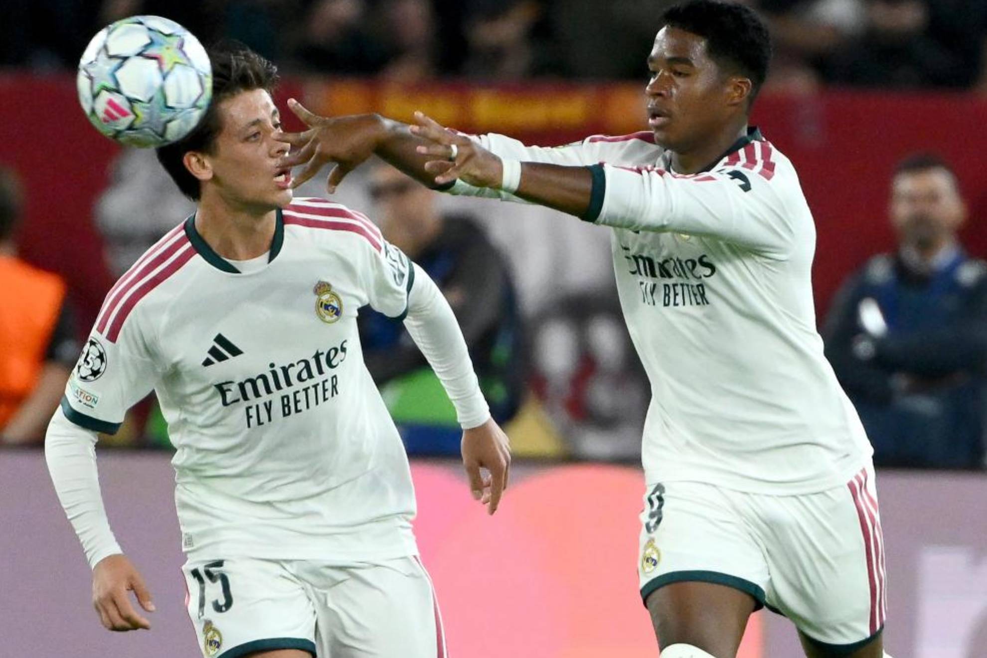 Endrick y Güler tras marcar el brasileño el 3-3 en Roma. EFE