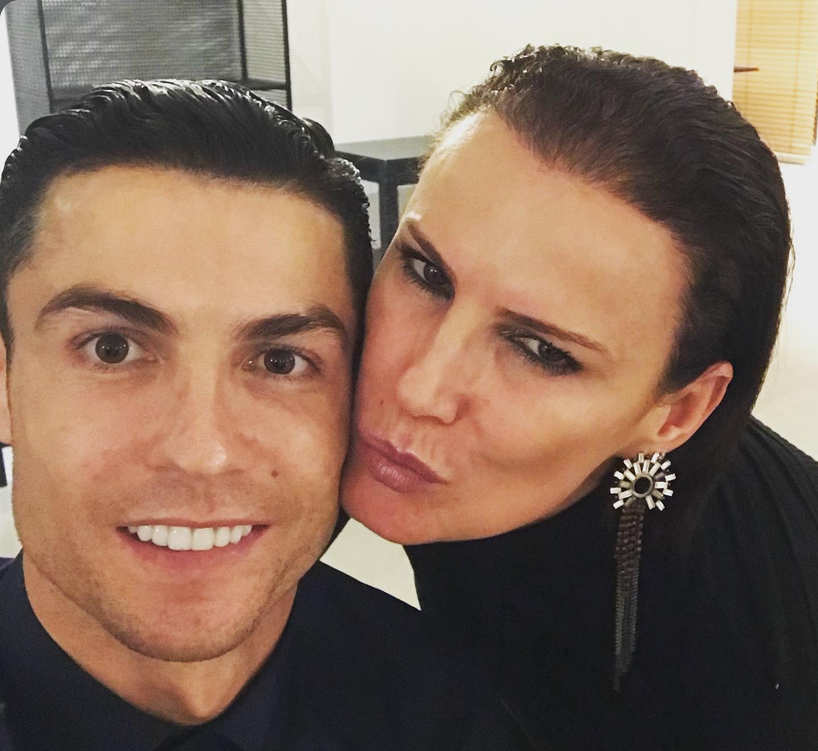 Elma Aveiro, hermana de Cristiano Ronaldo, sobre la vuelta de CR7 a la selección de Portugal: "Es más un no que un sí" Elma Aveiro, hermana de Cristiano Ronaldo, se pronunció sobre el hipotético regreso de CR7 a la selección de Portugal tras su polémica con Jorge Jesus. @elma_oficial Actualizado: 15/10/2026 08:22 horas