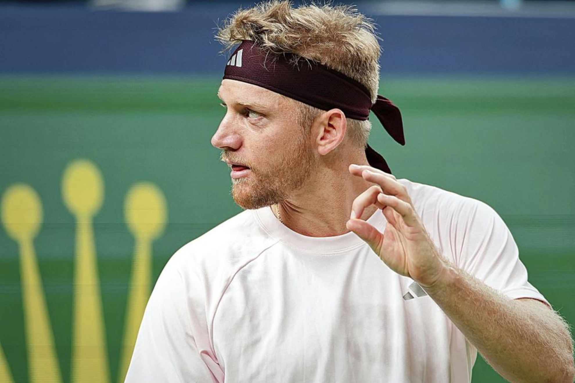 Alejandro Davidovich, en su partido ante Hurkacz en Shanghái. EFE