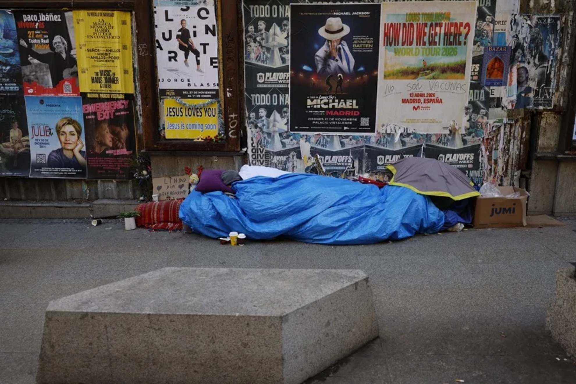 Imagen de recurso de una persona durmiendo en la calle. EFE