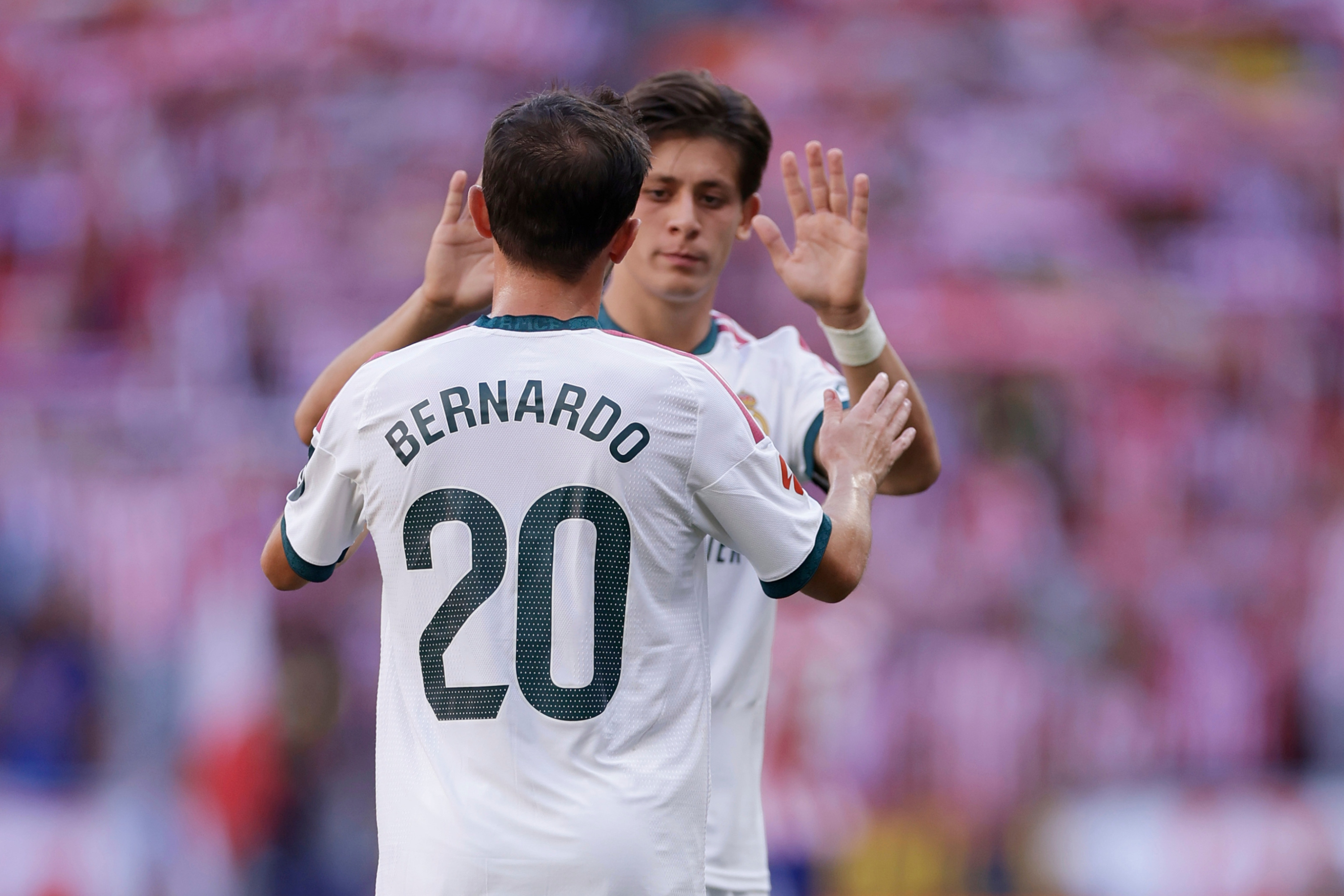 Bernardo Silva y Arda Güler, en un partido de esta temporada Soccrates Images
