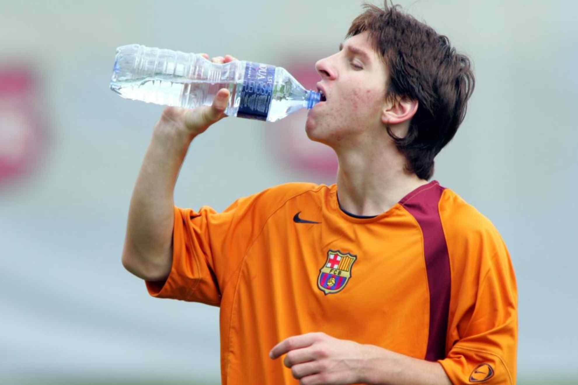 Leo Messi, en un entrenamiento con el Barcelona en el año 2004. MIGUEL RUIZ (MARCA)