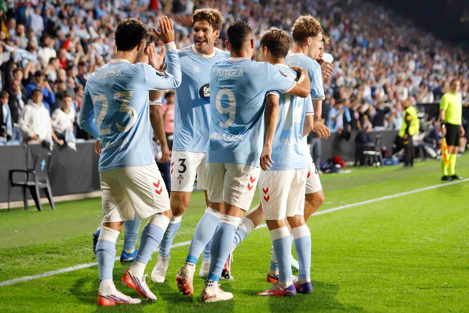 Los jugadores del Celta celebran el gol de Hugo Álvarez ante la Juve JORGE LANDIN / MARCA