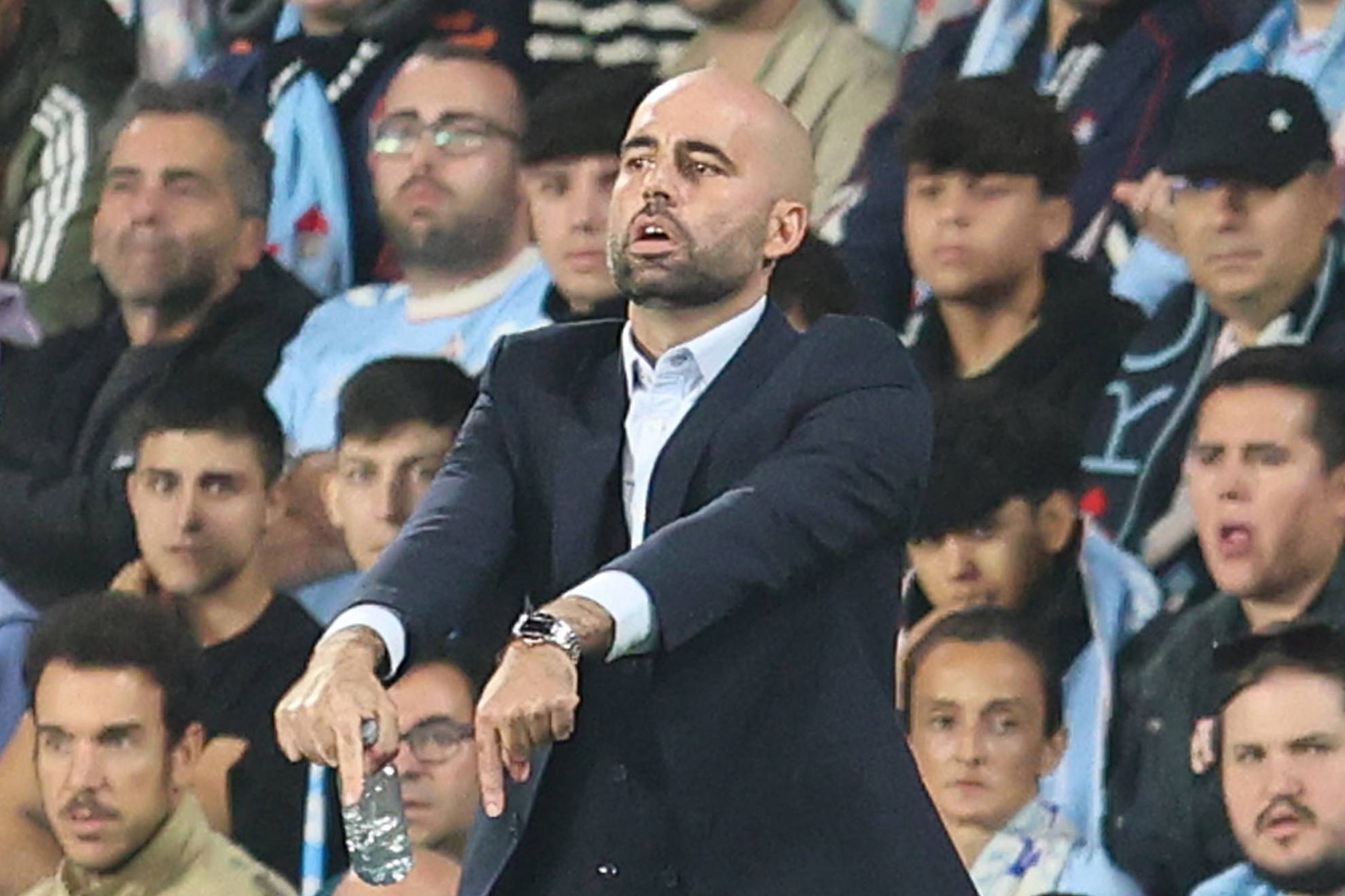 Claudio Giráldez, dando indicaciones durante el encuentro ante la Juventus. Salvador Sas