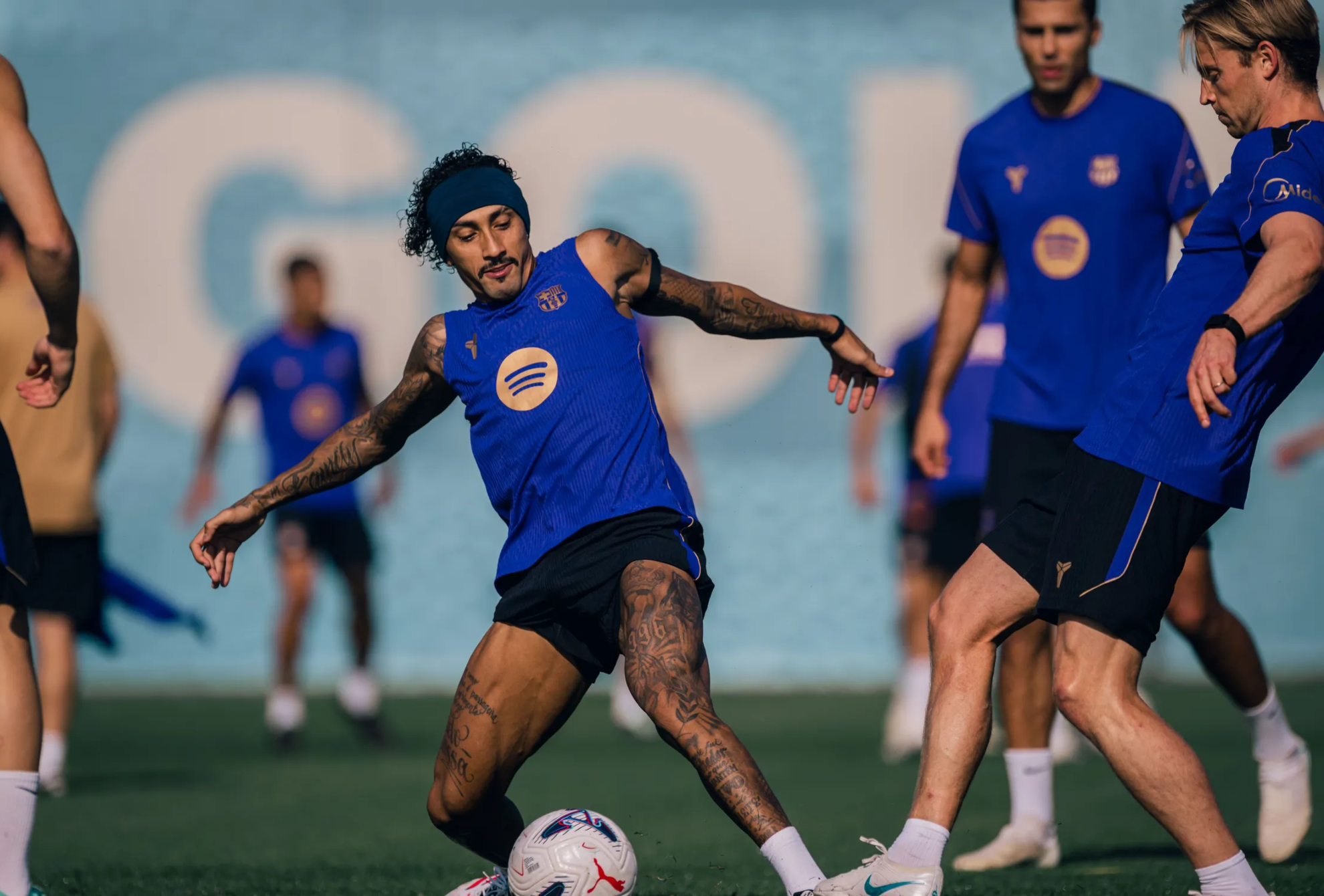 Raphinha y De Jong, durante el entrenamiento. FC BARCELONA
