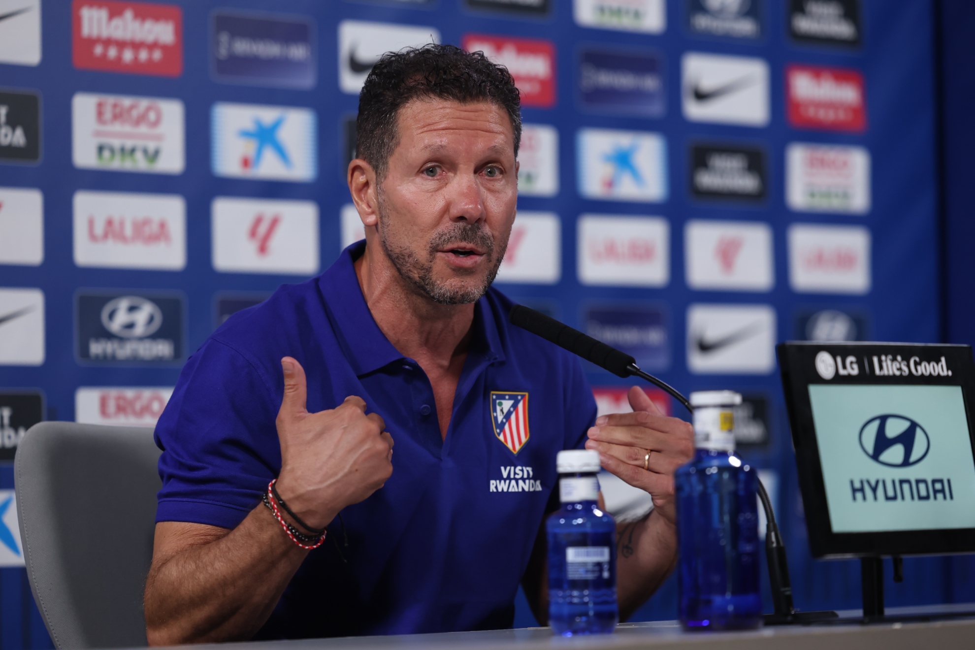 Simeone, en una rueda de prensa. EFE