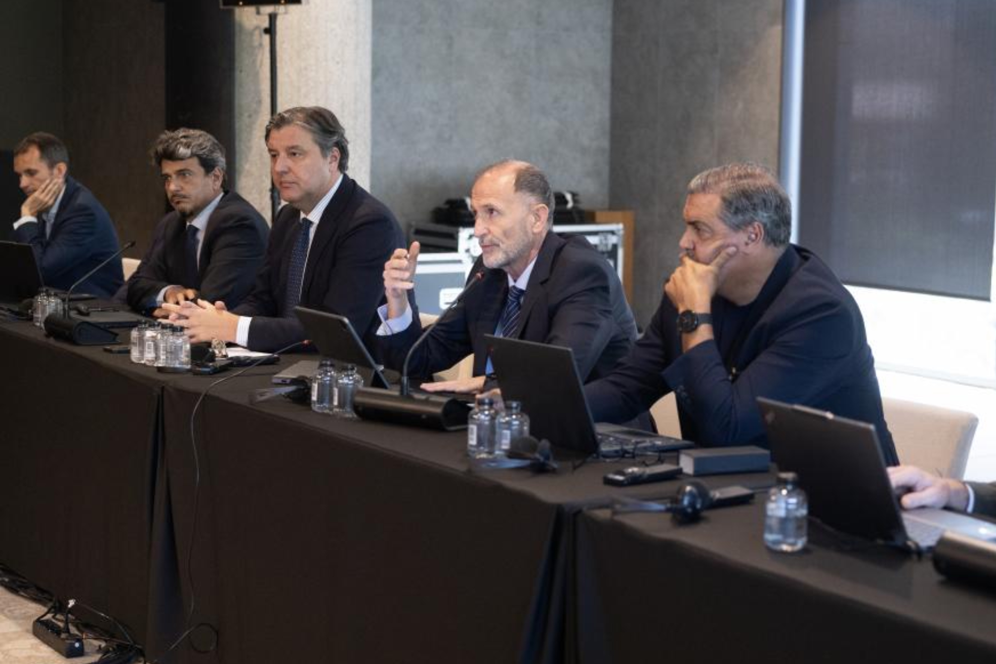 Chus Bueno y Dejan Bodiroga en la Asamblea general de la Euroliga en el Lago Como. EUROLEAGUE PHOTO.