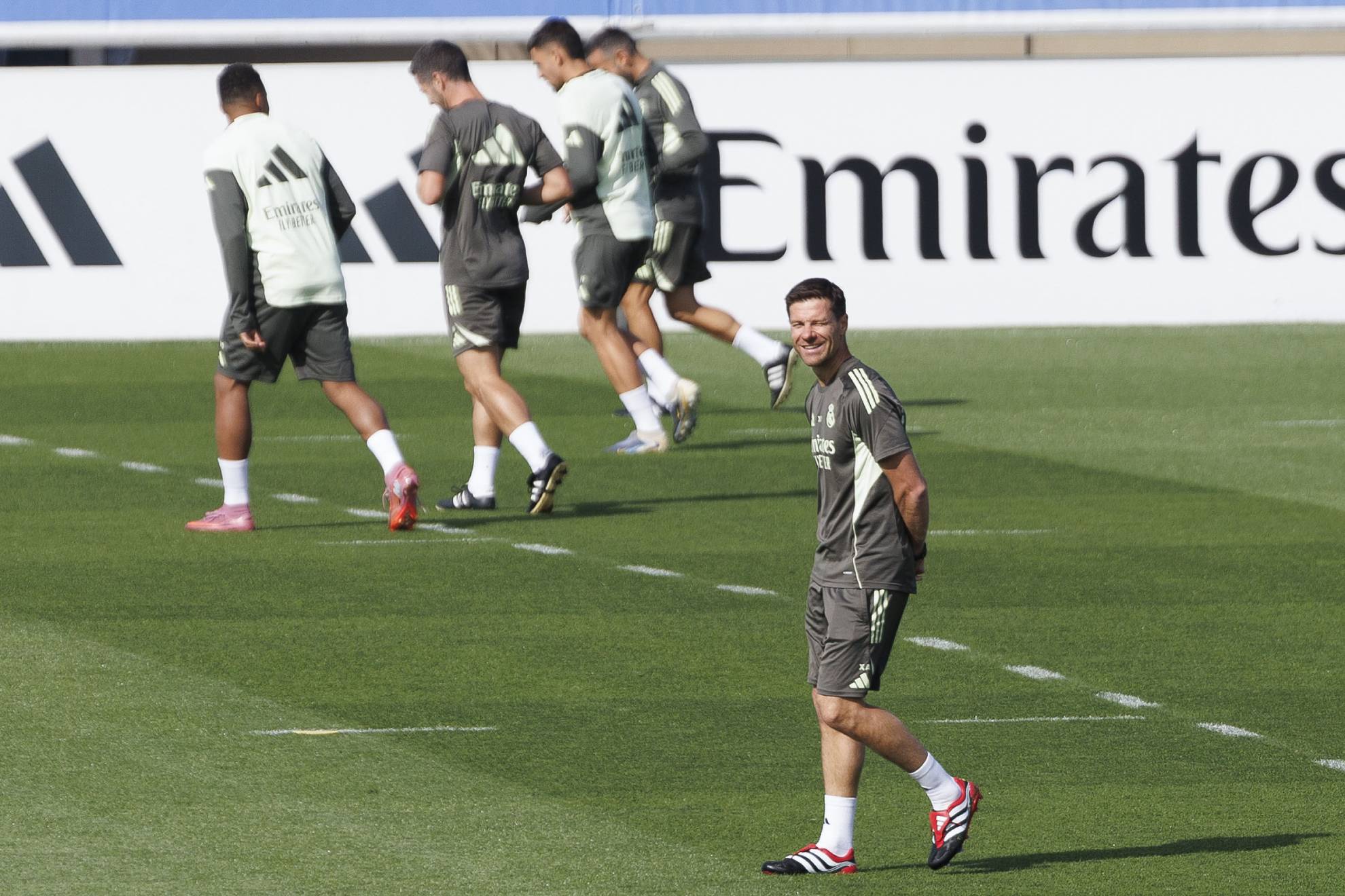 Xabi Alonso durante un entrenamiento en Valdebebas. EFE