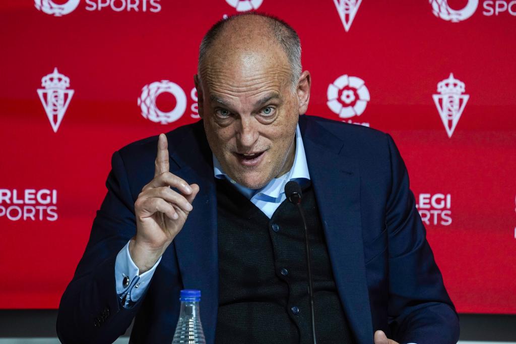 Javier Tebas durante una rueda de prensa tras una visita al Estadio de El Molinón.
