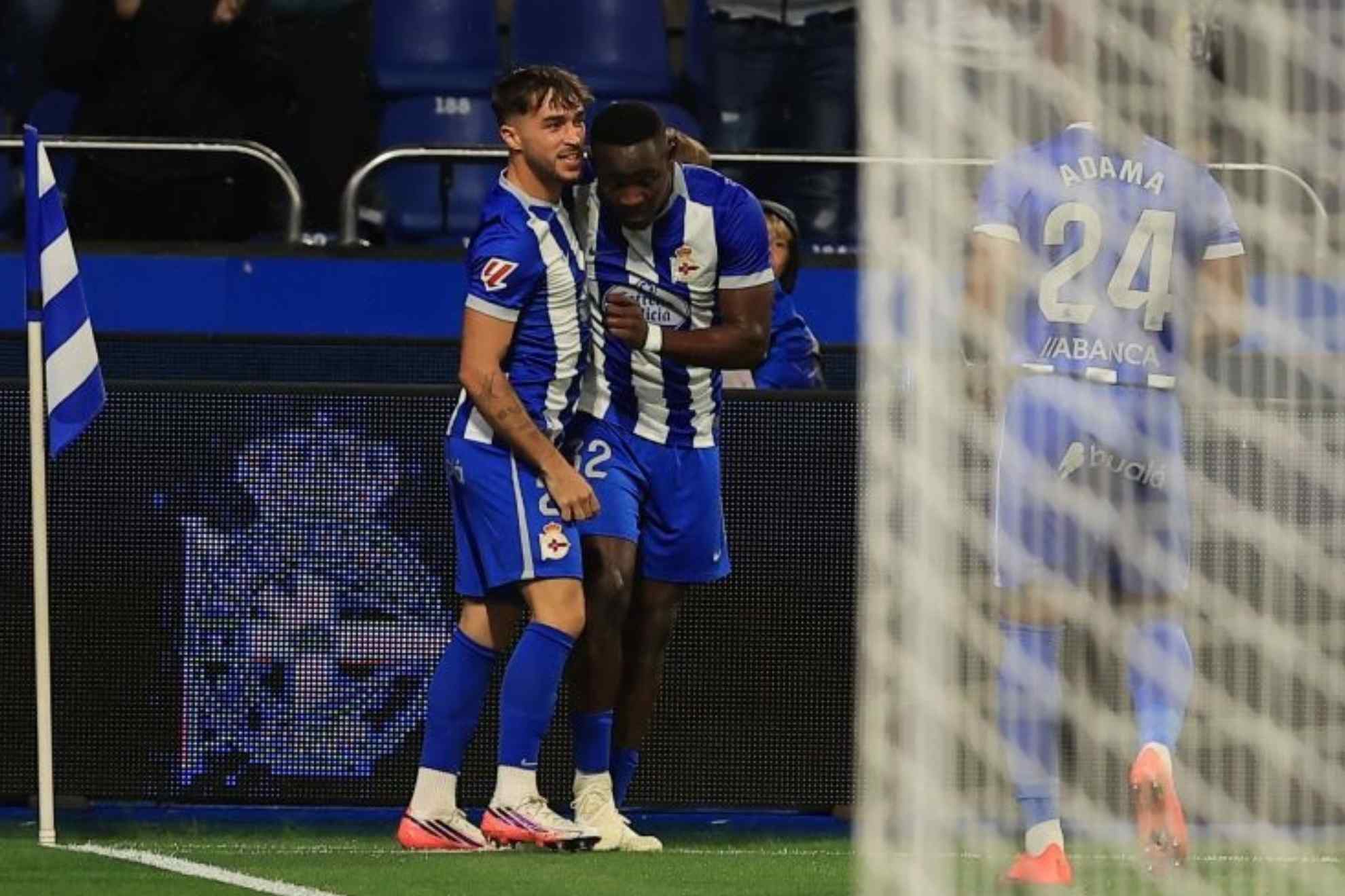 Nsongo Bil celebra su gol. LALiga