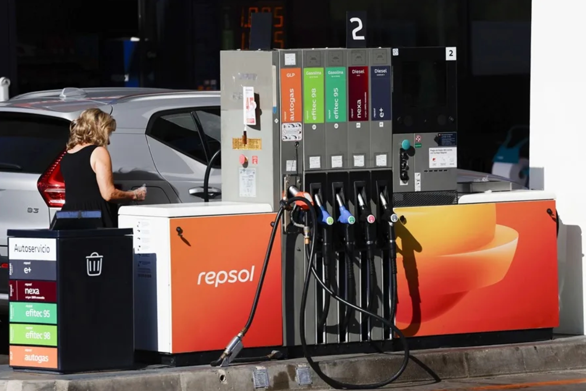 La Diputación Permanente del Congreso convalida el tercer paquete anticrisis y mantiene el descuento de 20 céntimos al carburante en noviembre EFE