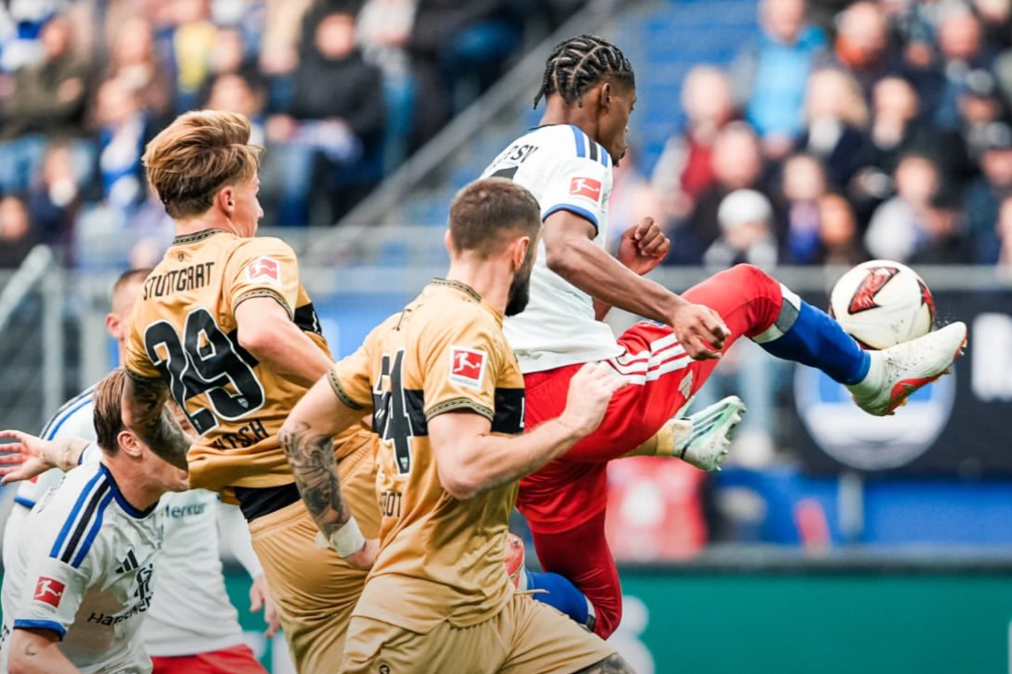 Un lance del partido entre Stuttgart y Hamburgo. INSTAGRAM