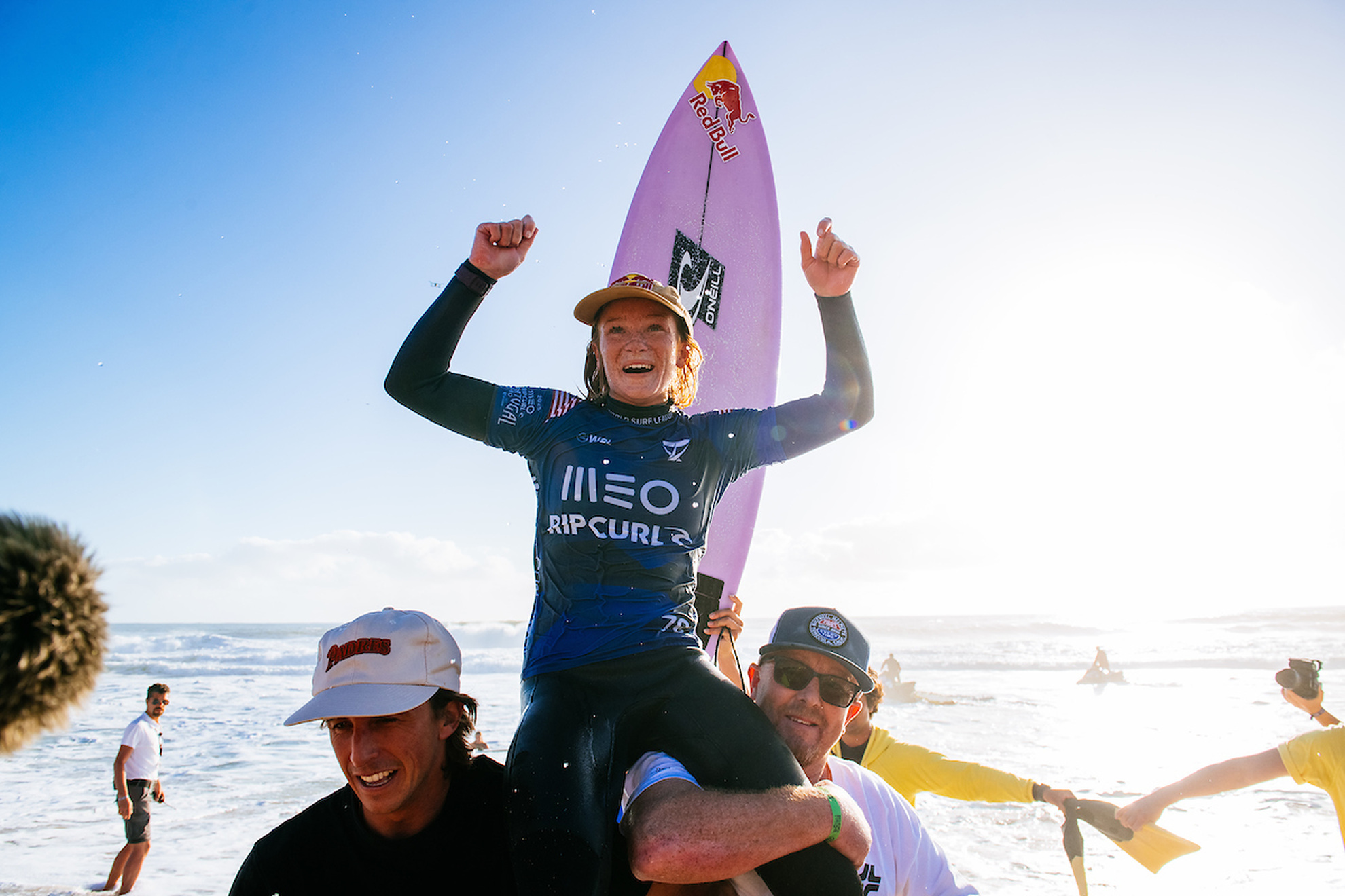 Caitlin Simmers eliminó a Carissa Moore en los cuartos de final del MEO Rip Curl Pro Portugal. WSL