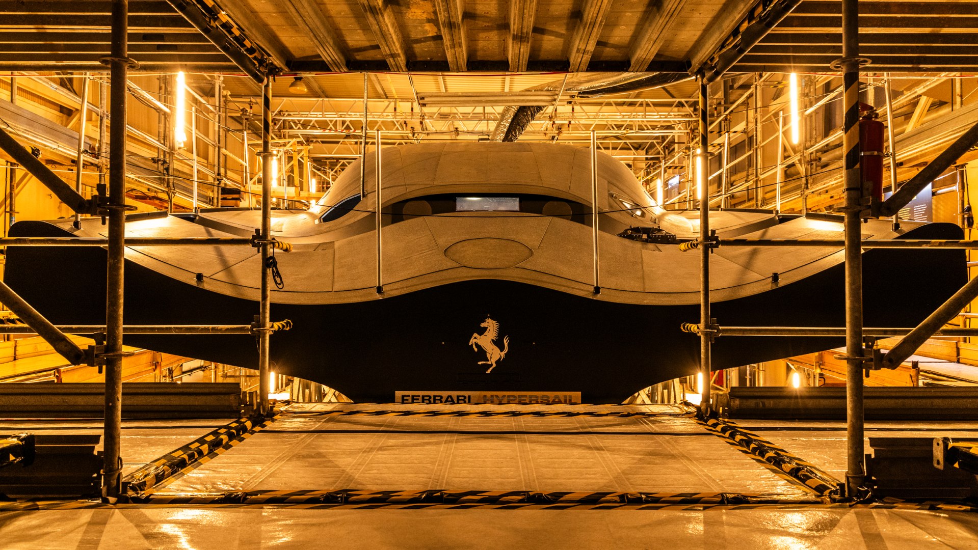 En las entrañas de Ferrari Hypersail, el 'bólido' del mar