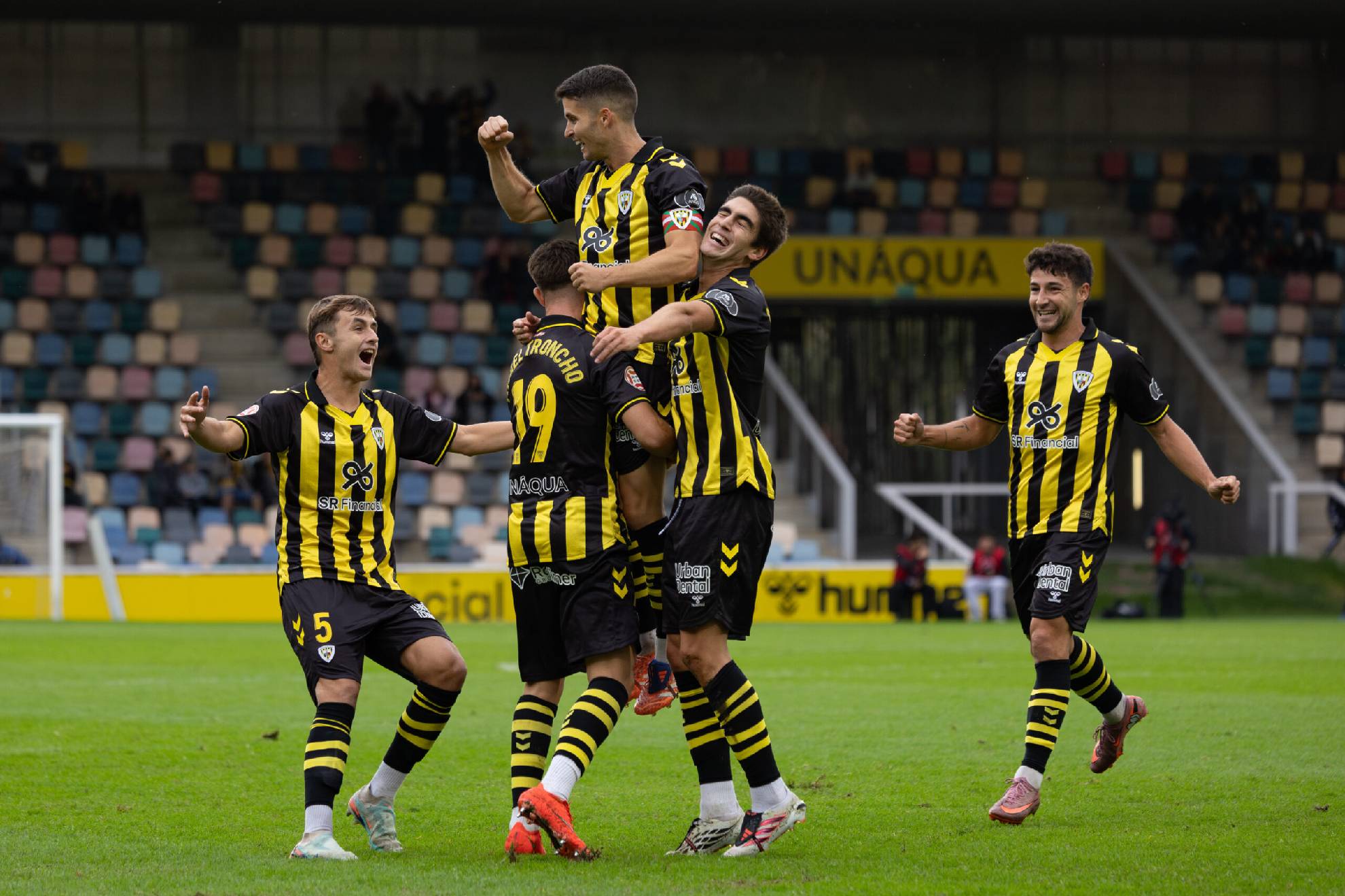 El Barakaldo dio una alegría a su afición en un partido de claro color local