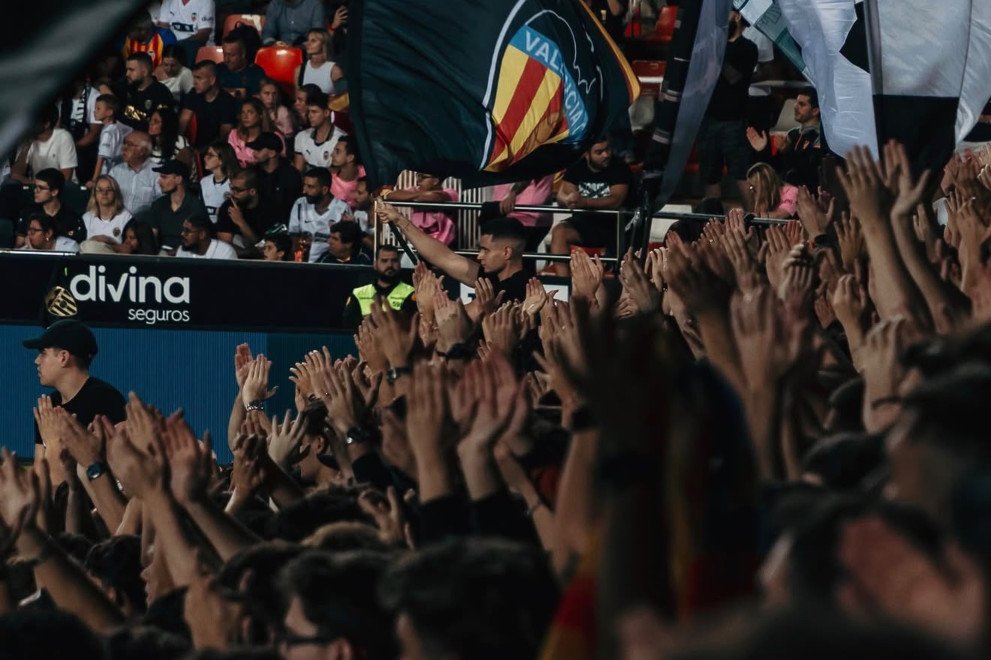 Parte de la grada de animación de Mestalla. VCF