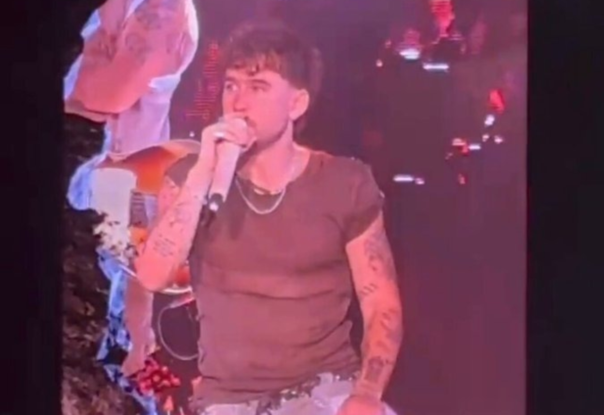Dani Fernández lanza un alegato por la empatía durante su concierto en Madrid
