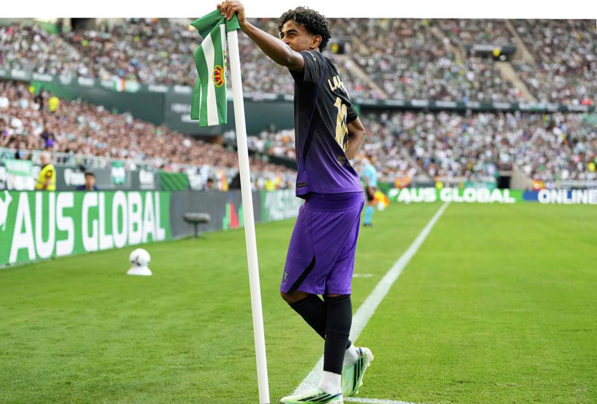 Lamine Yamal, durante el encuentro en La Cartuja. LAPRESSE