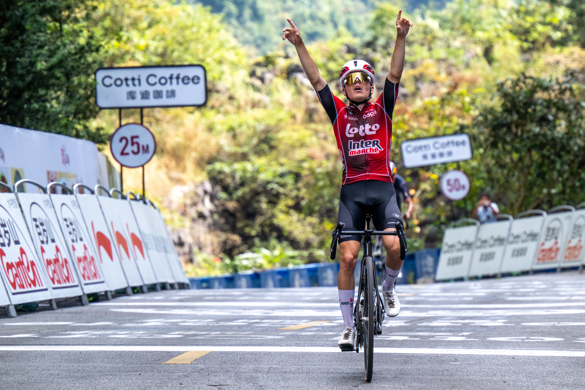 Widar celebra su triunfo en la etapa reina del Tour of Guangxi. Tour of Guangxi