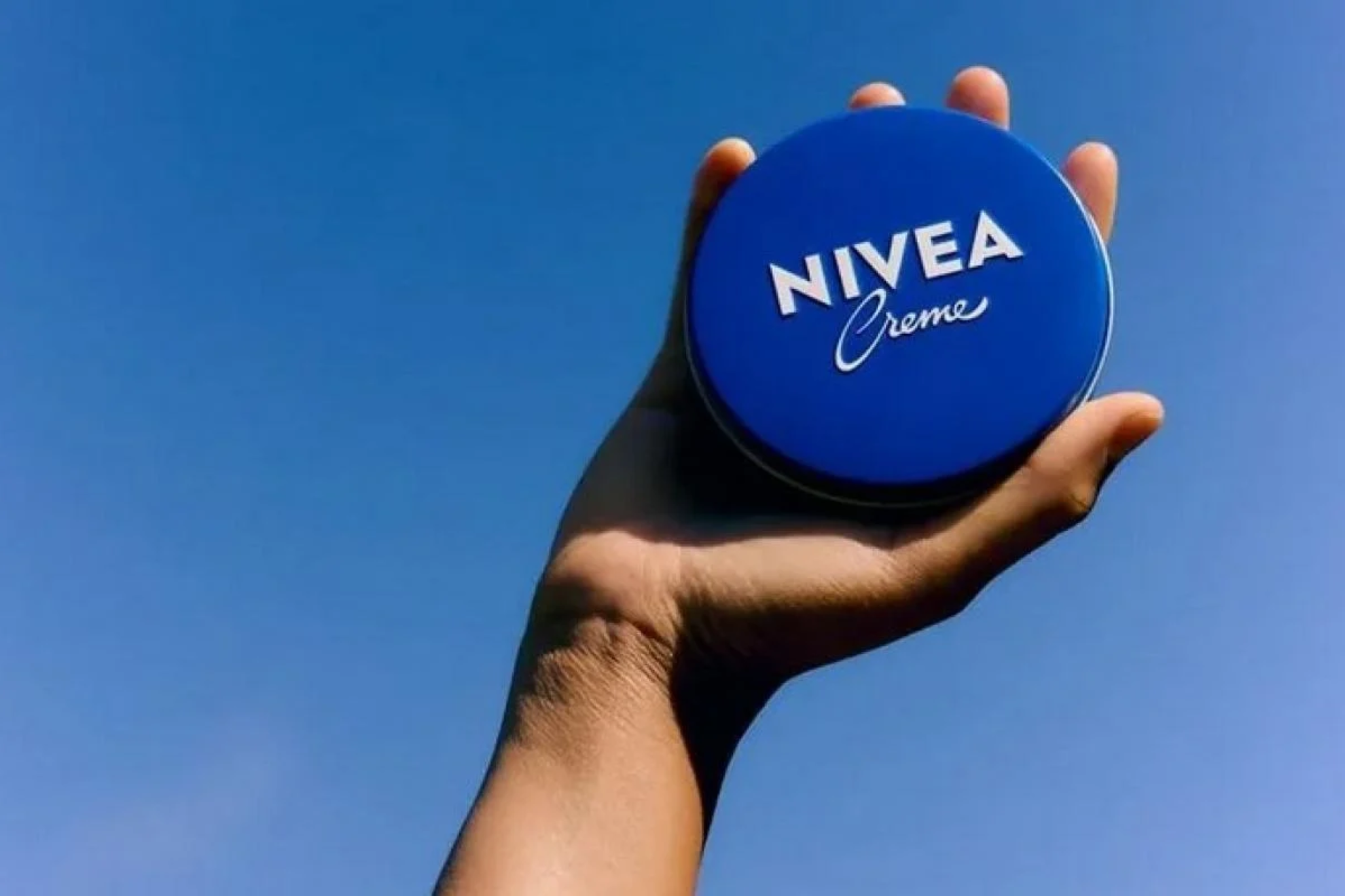 La crema Nivea de la lata azul ha pasado de generación en generación y se usa para casi todo