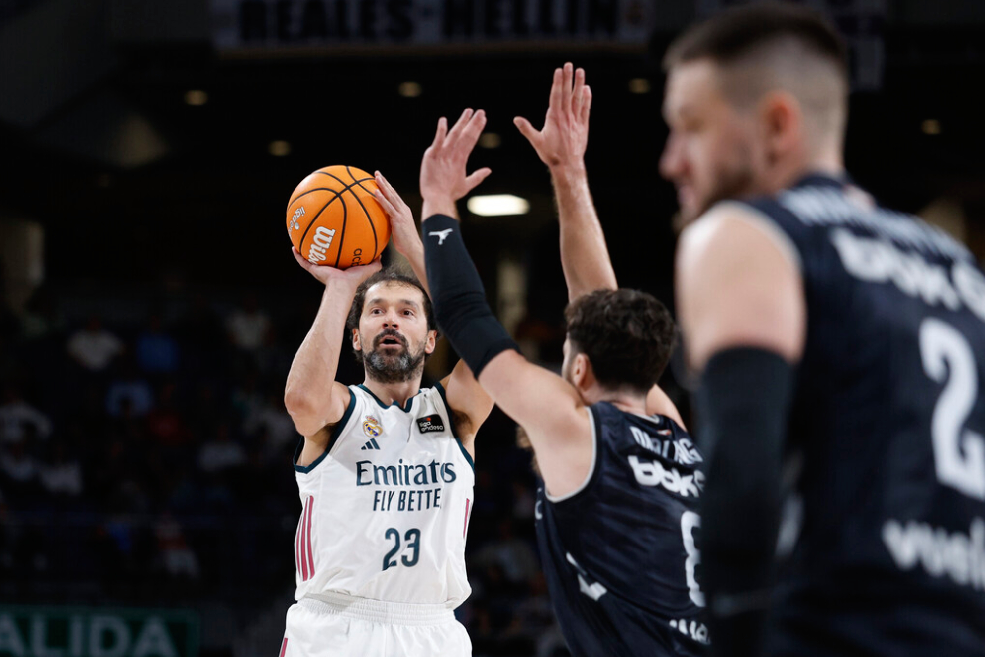 Sergio Llull lanza a canasta ante el Bilbao. ACB PHOTO.