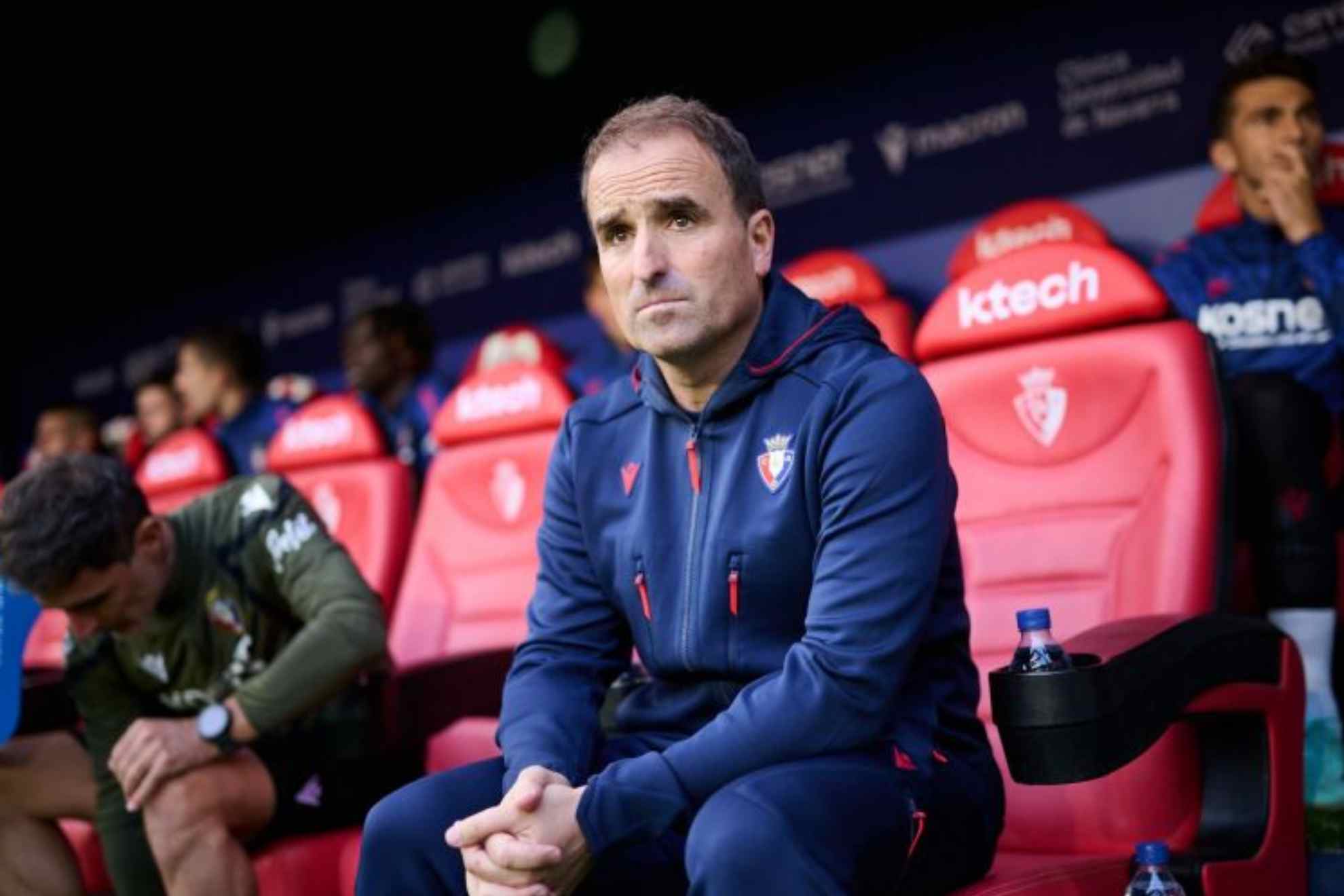 Jagoba Arrasate, en el banquillo de El Sadar. LALIGA