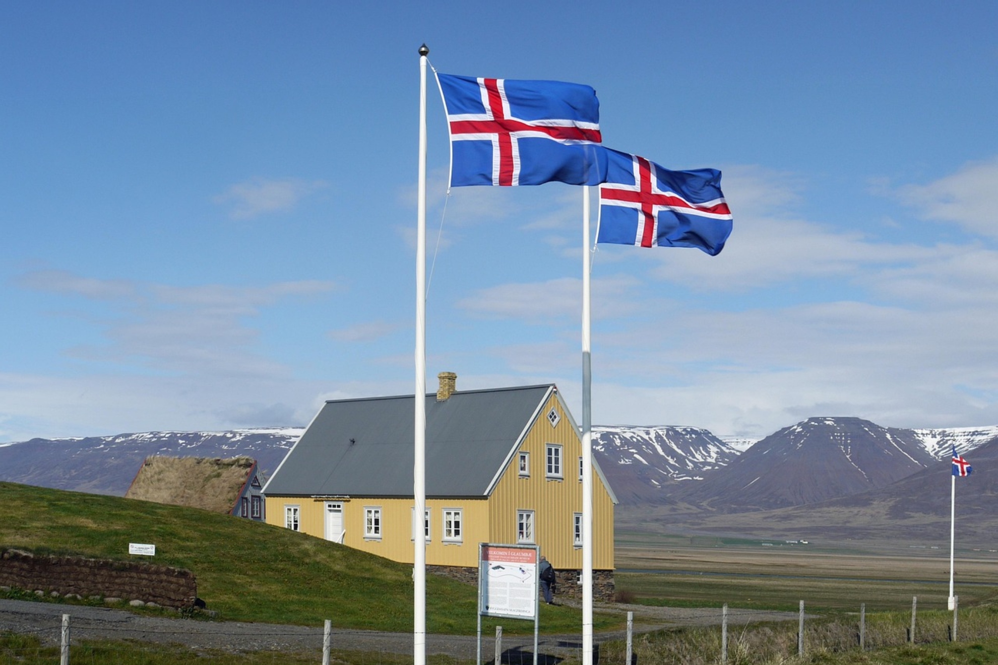 Imagen de recurso de dos banderas de Islandia. Pixabay.