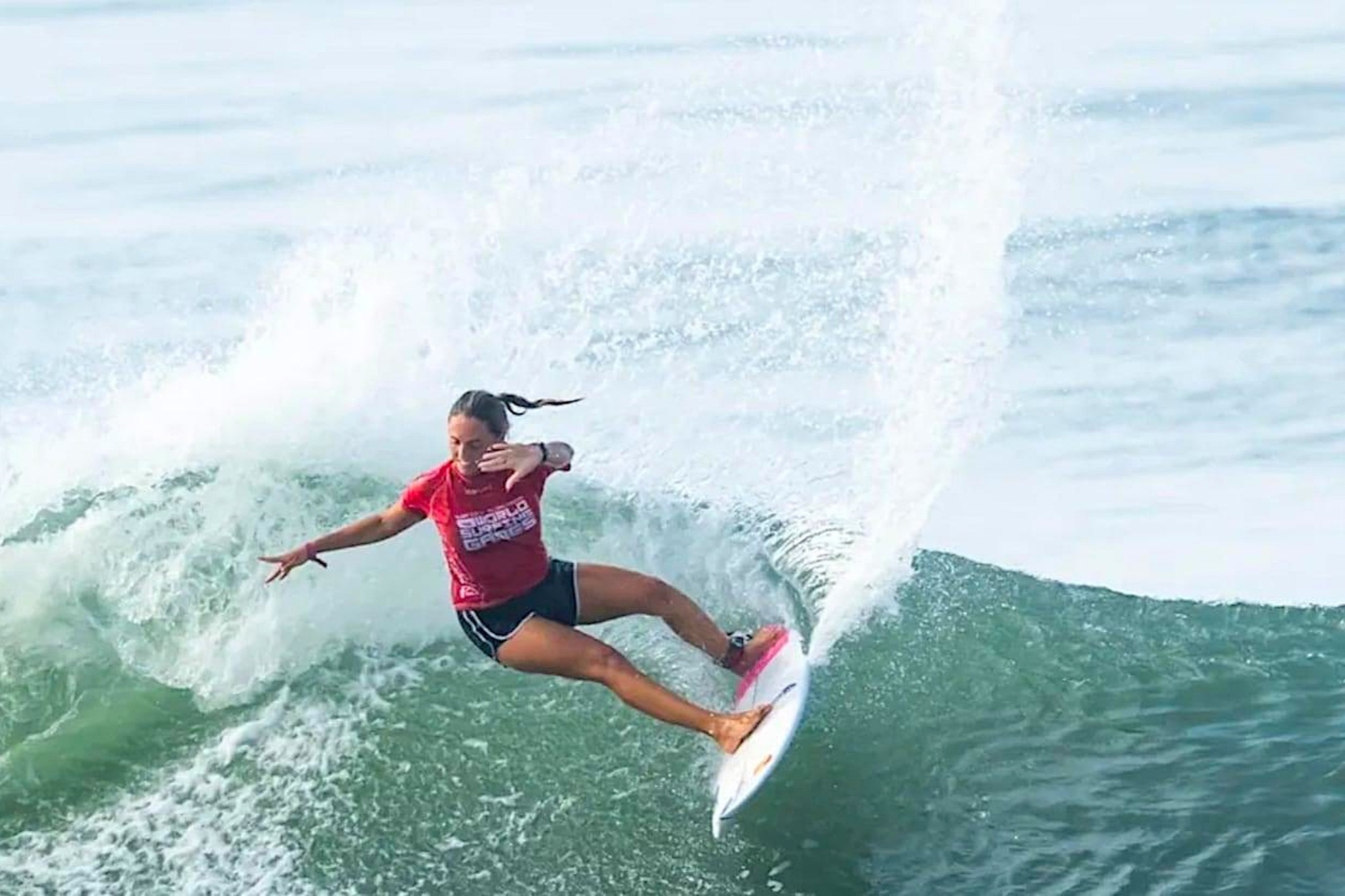 Nadia Erostarbe ganó 5.000 euros con un tubo en Supertubos. WSL