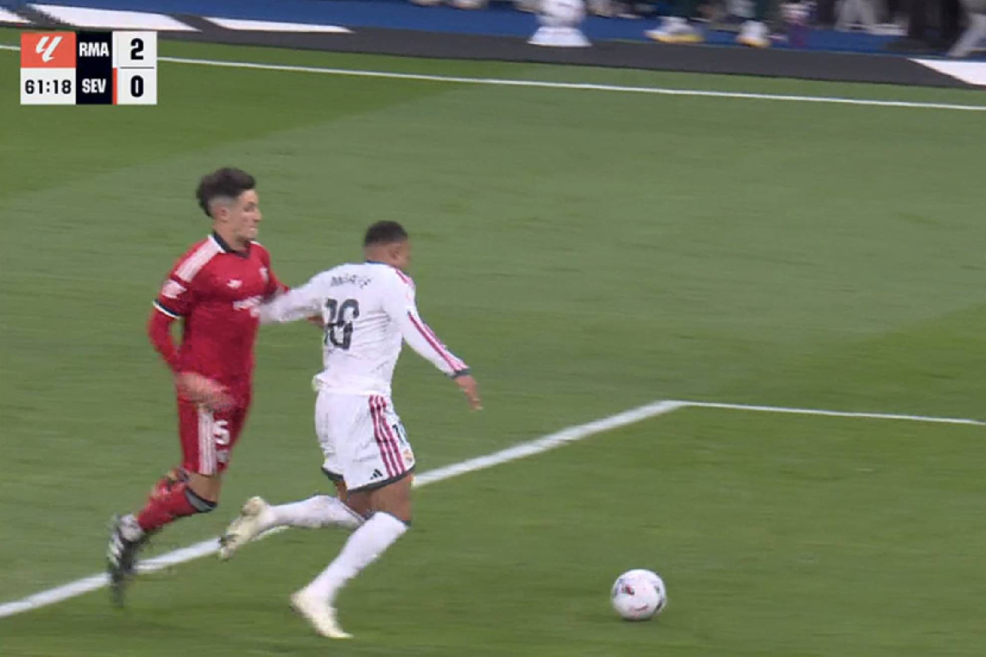 Castrín y Mbappé protagonizaron una acción que acabó con la pena máxima