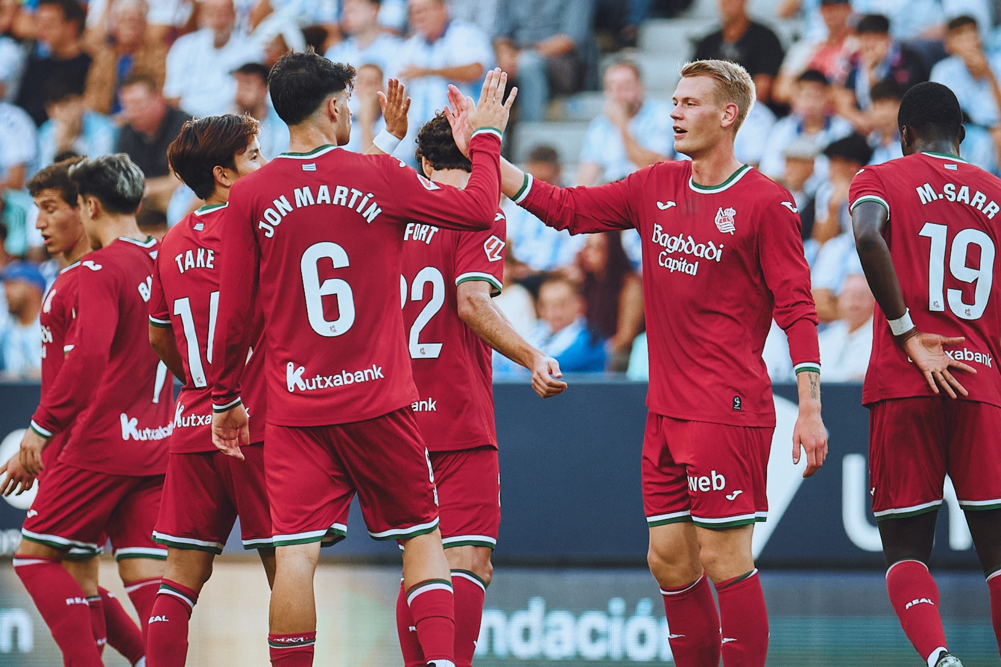Los futbolistas de la Real celebran uno de sus goles en La Rosaleda. REAL SOCIEDAD
