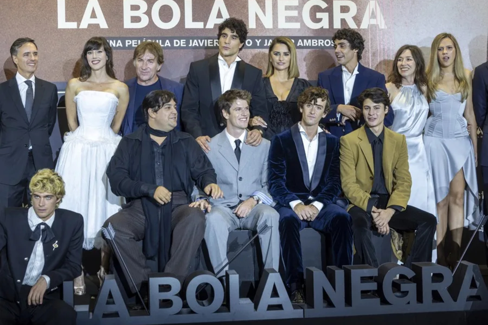 Reparto de 'La Bola negra' en una premiere EFE
