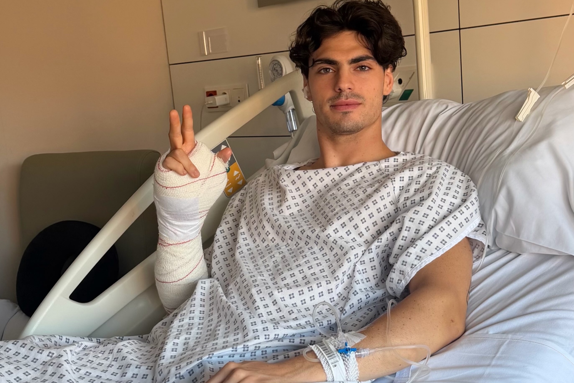Fermín Aldeguer, tras ser operado. INSTAGRAM