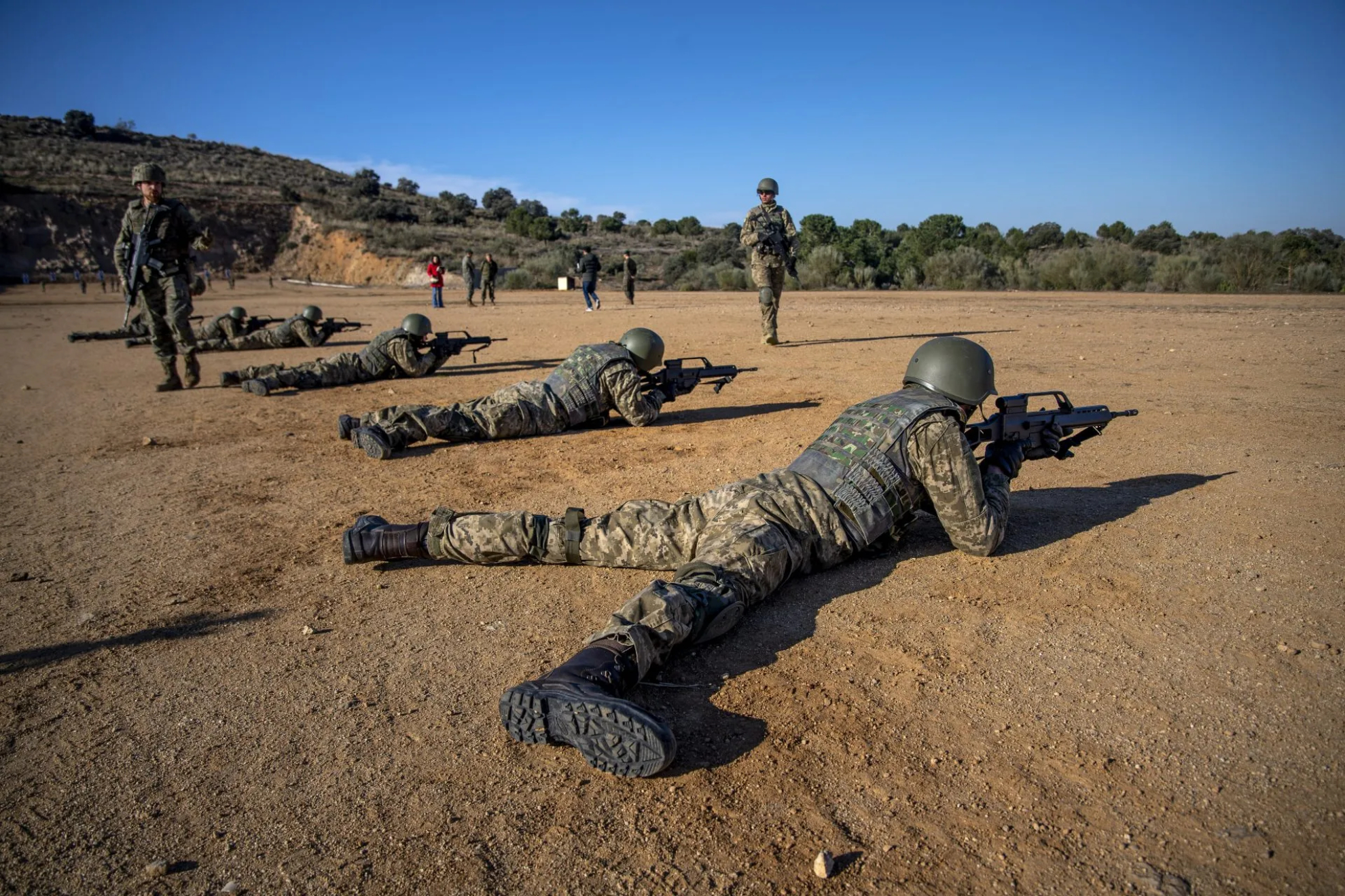 Militares haciendo prueba de tiro EFE