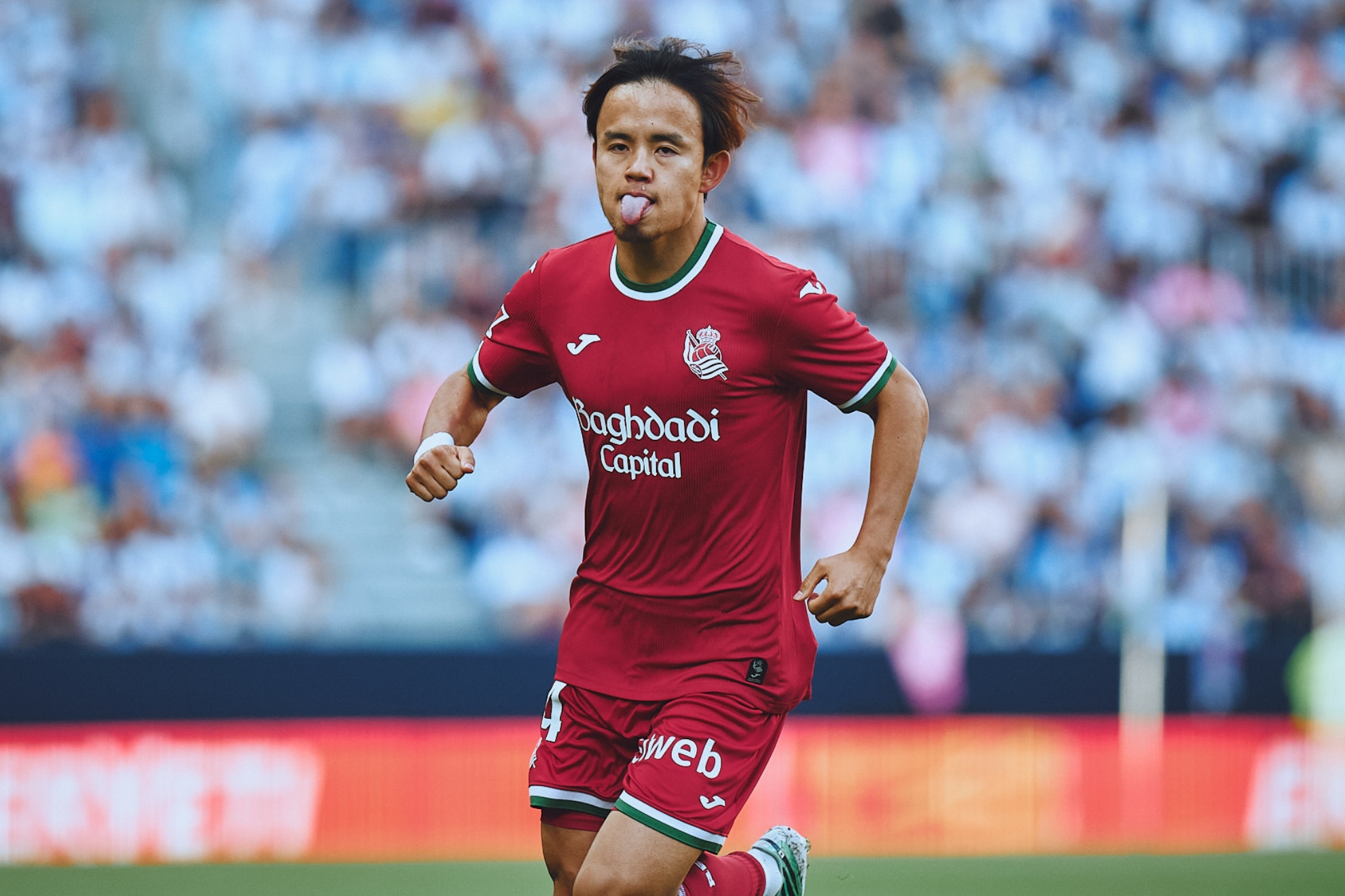 Take Kubo celebra su gol al Málaga en La Rosaleda sacando la lengua. REAL SOCIEDAD