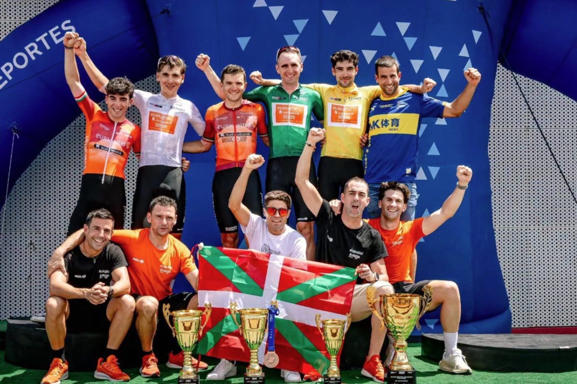 Landa, con los Euskaltel en Panamá. EUSKALTEL