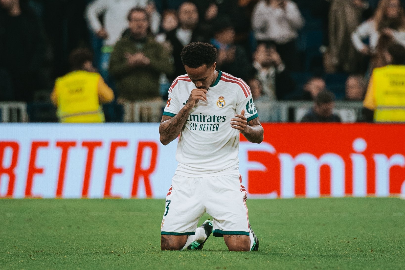 Militao, tras reaparecer ante el Sevilla después de su última lesión MARCA