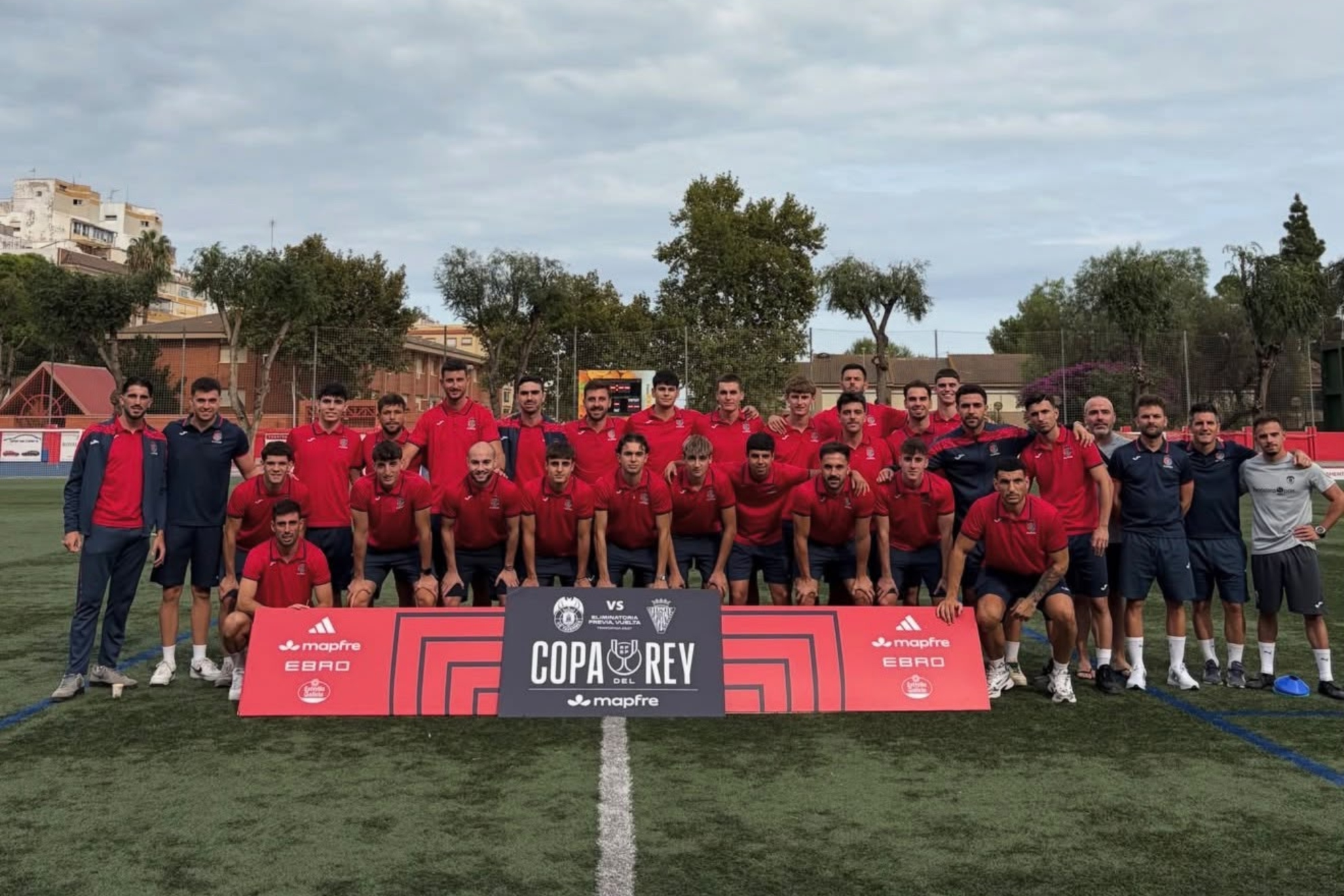 El Tavernes en la foto en la que celebraba su clasificación para la Copa.