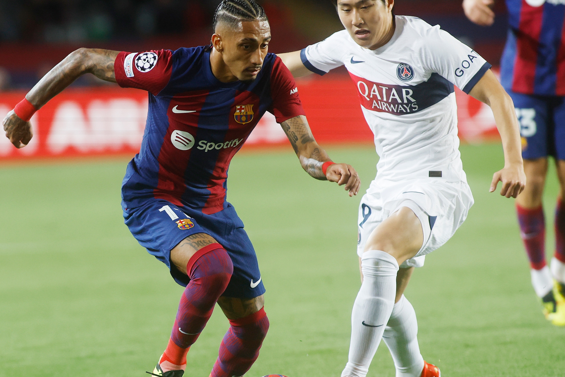 Raphinha, en el cruce con el PSG de la 23-24 Francesc Adelantado