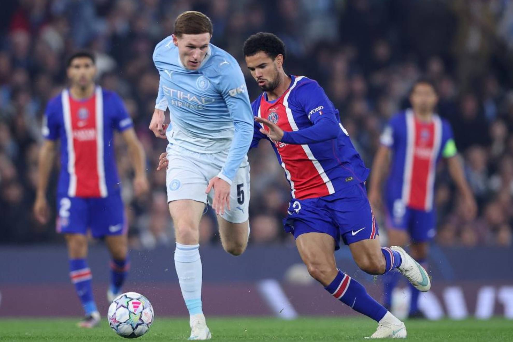 Zaire-Emery ante Elliot Anderson en el City-PSG de la semana pasada. EFE