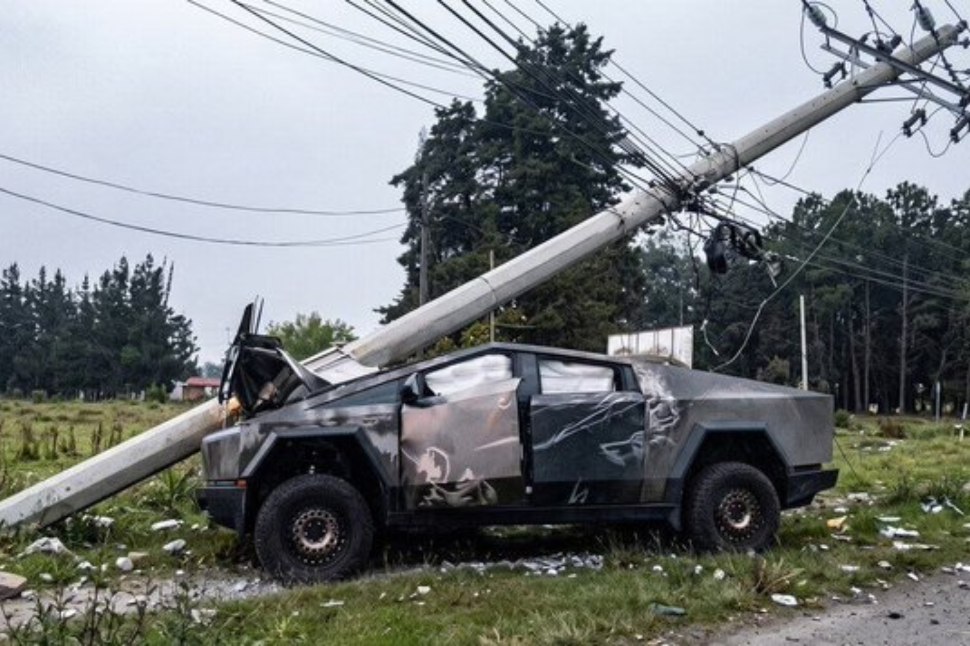 Camioneta Tesla Cybertruck se accidenta en Llanogrande (Rionegro). Twitter